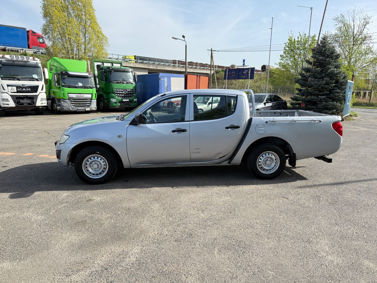 Mitsubishi L200 Inform Doppelkabine 2WD - Mobil SUV: gambar 3 Mitsubishi L200 Inform Doppelkabine 2WD - Mobil SUV: gambar 3