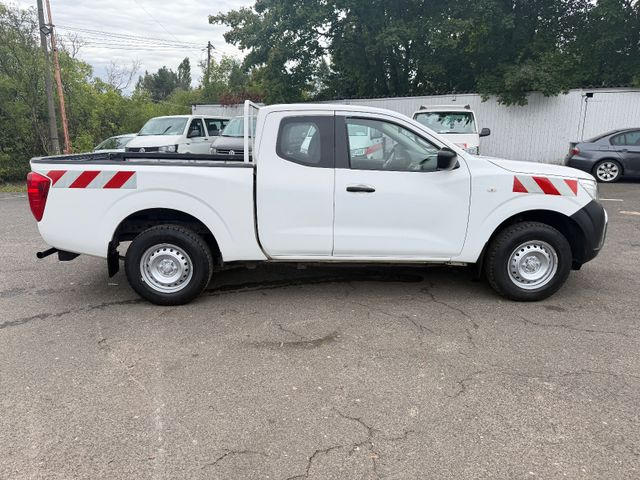 Nissan Navara NP300 Visia King Cab 4x4 - Mobil SUV: gambar 5 Nissan Navara NP300 Visia King Cab 4x4 - Mobil SUV: gambar 5