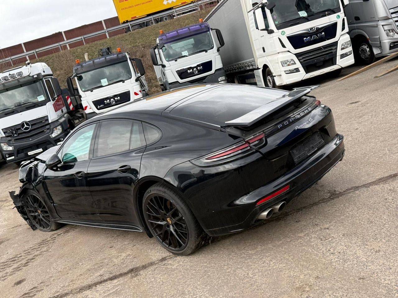 Porsche Panamera 4 S Diesel UNFALL!! - Mobil: gambar 4 Porsche Panamera 4 S Diesel UNFALL!! - Mobil: gambar 4