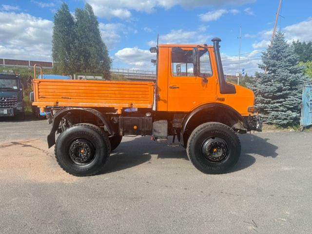 Unimog 2100 4x4 - Truk flatbed: gambar 5 Unimog 2100 4x4 - Truk flatbed: gambar 5