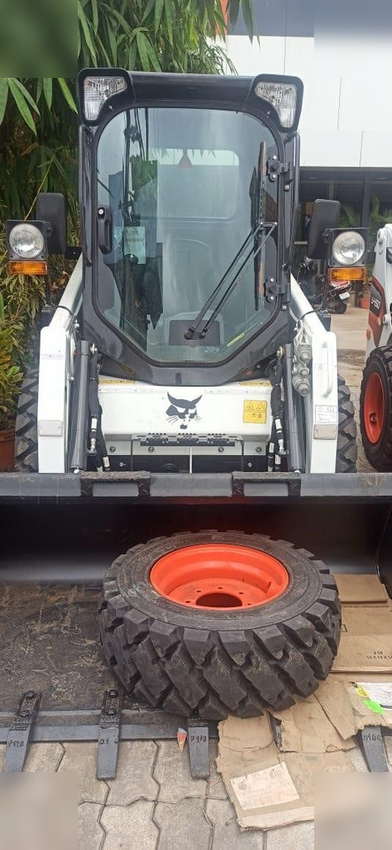 BOBCAT S450 - Skid steer: gambar 1 BOBCAT S450 - Skid steer: gambar 1