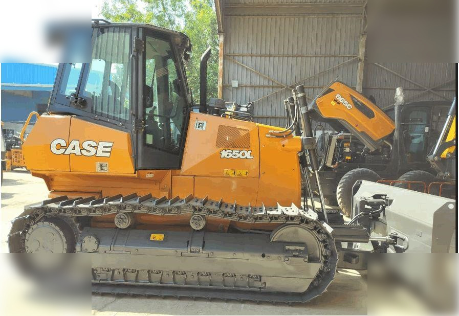 CASE 1650L - Bulldozer: gambar 1 CASE 1650L - Bulldozer: gambar 1