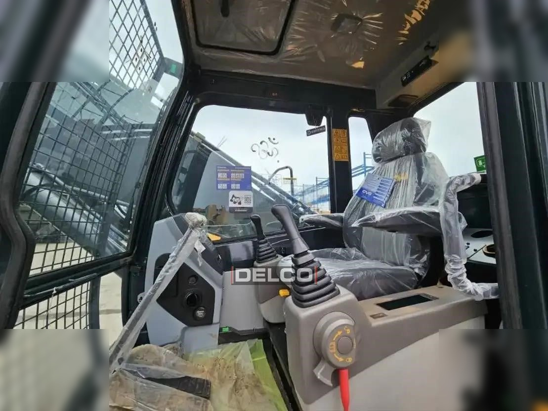 Ekskavator perayap baru HYUNDAI ROBEX 215L SMART: gambar 16