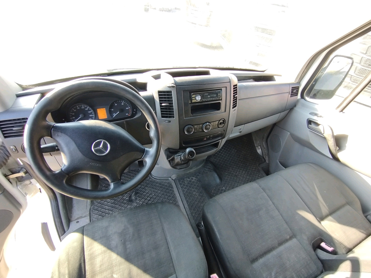 Mercedes Sprinter - Van panel: gambar 2 Mercedes Sprinter - Van panel: gambar 2