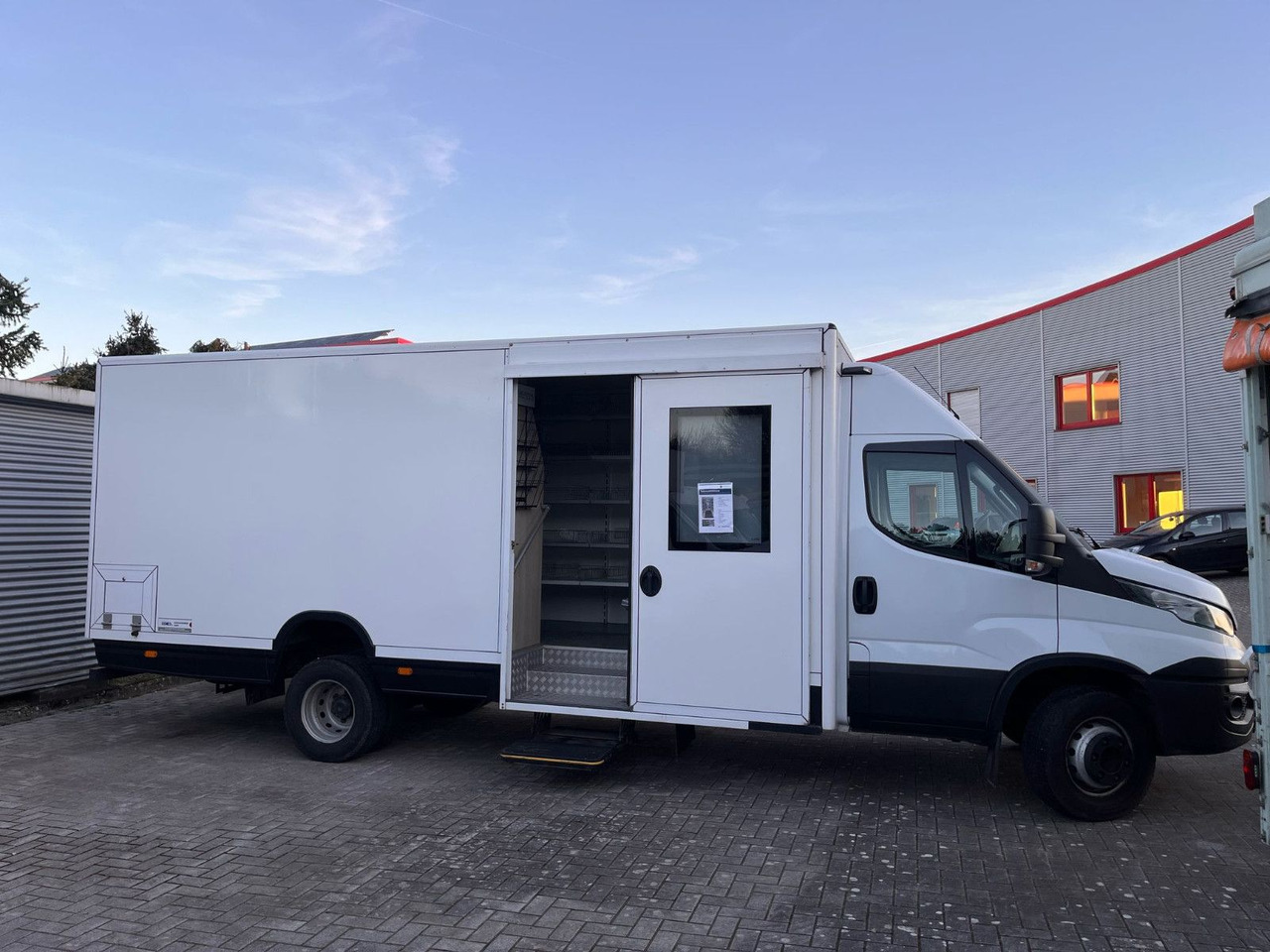 Iveco Daily SB Mobil - Van box: gambar 1 Iveco Daily SB Mobil - Van box: gambar 1