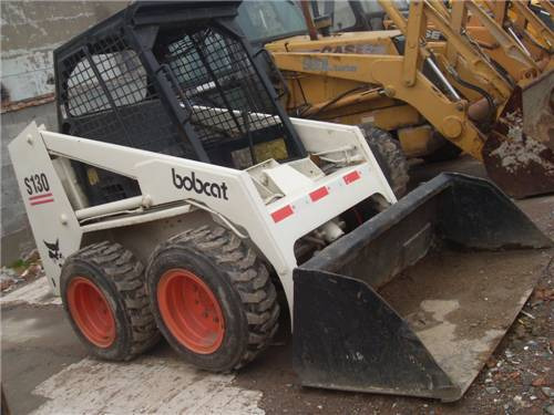 Bobcat S 130 - Skid steer: gambar 1 Bobcat S 130 - Skid steer: gambar 1