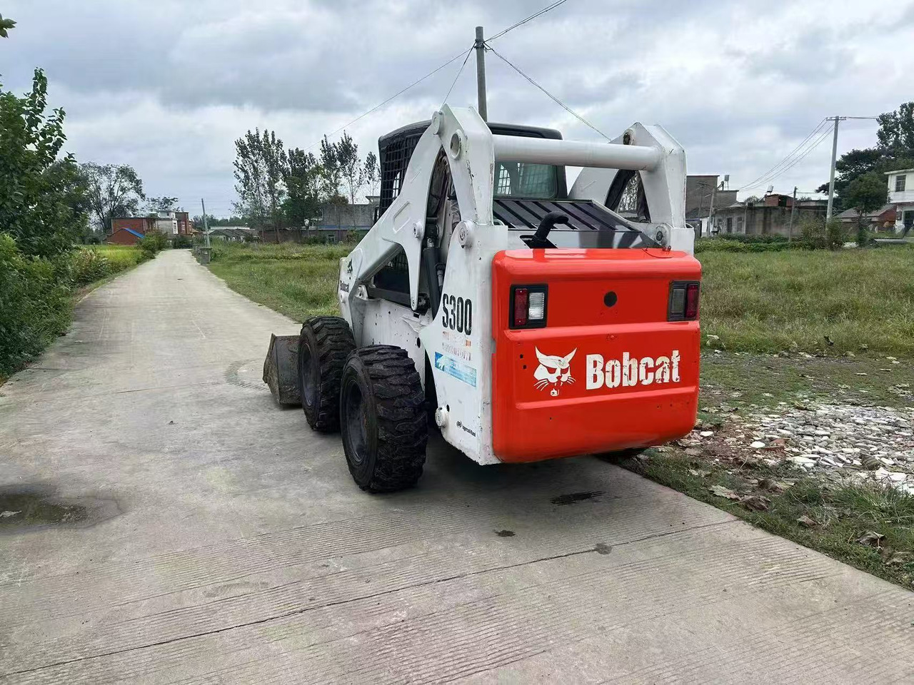 Bobcat S300 - Skid steer: gambar 3 Bobcat S300 - Skid steer: gambar 3