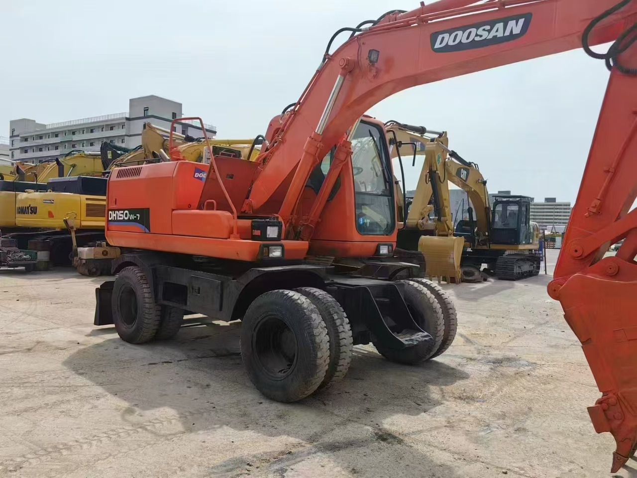 Doosan DX150 - Ekskavator roda: gambar 1 Doosan DX150 - Ekskavator roda: gambar 1