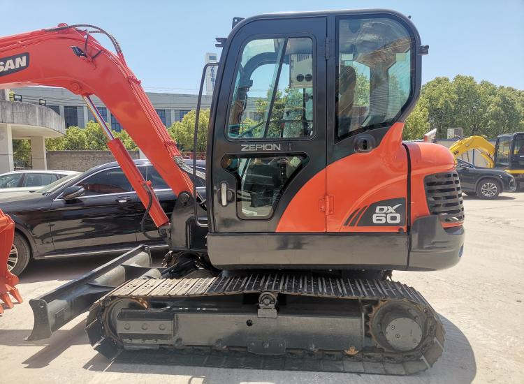 Doosan DX60 - Ekskavator mini: gambar 3 Doosan DX60 - Ekskavator mini: gambar 3