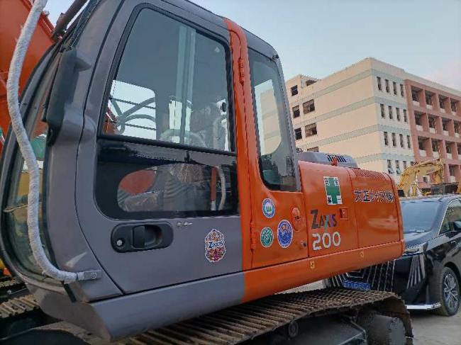 Hitachi zaxis 200 - Ekskavator perayap: gambar 2 Hitachi zaxis 200 - Ekskavator perayap: gambar 2