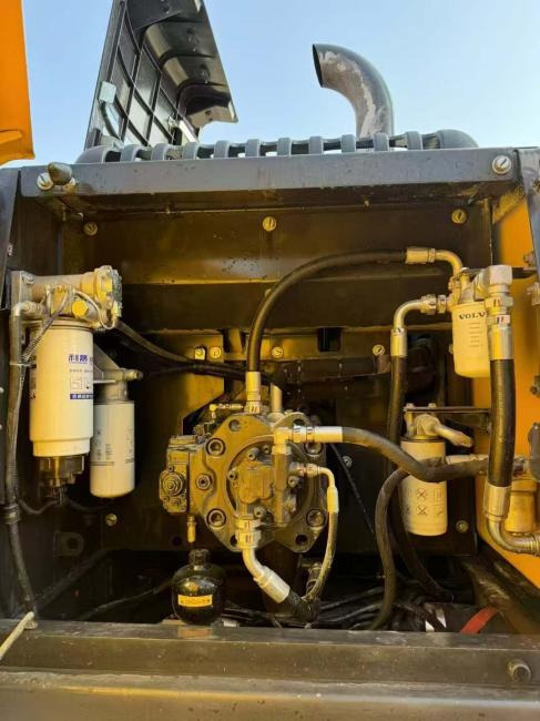 VOLVO EC240 - Ekskavator perayap: gambar 4 VOLVO EC240 - Ekskavator perayap: gambar 4