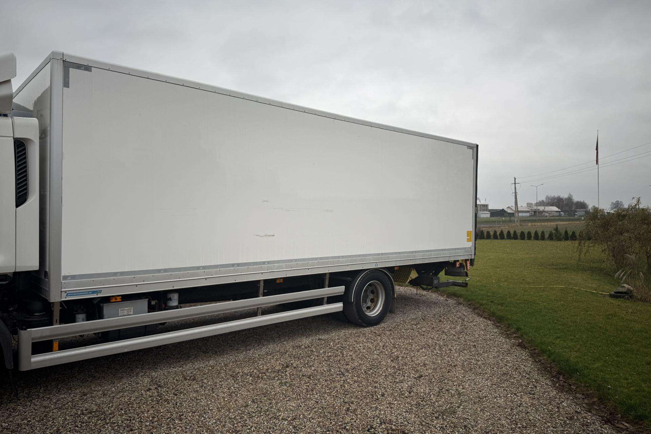 Volvo Kėbulas - Truk box: gambar 1 Volvo Kėbulas - Truk box: gambar 1