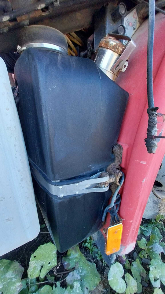 Zbiornik AdBlue IVECO STRALIS 500 - Sistem bahan bakar: gambar 2 Zbiornik AdBlue IVECO STRALIS 500 - Sistem bahan bakar: gambar 2