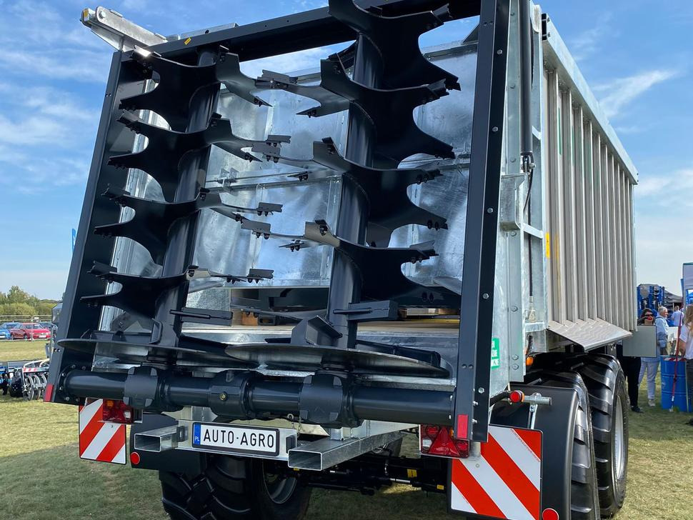 Auto-Agro Mistreuer / Manure spreader / Epandeur à fumier / Rimorchio spandiconcime / Разбрасыватель органических удобрений / Rozrzutnik obornika Tandem N268 - Penyebar kotoran: gambar 4 Auto-Agro Mistreuer / Manure spreader / Epandeur à fumier / Rimorchio spandiconcime / Разбрасыватель органических удобрений / Rozrzutnik obornika Tandem N268 - Penyebar kotoran: gambar 4