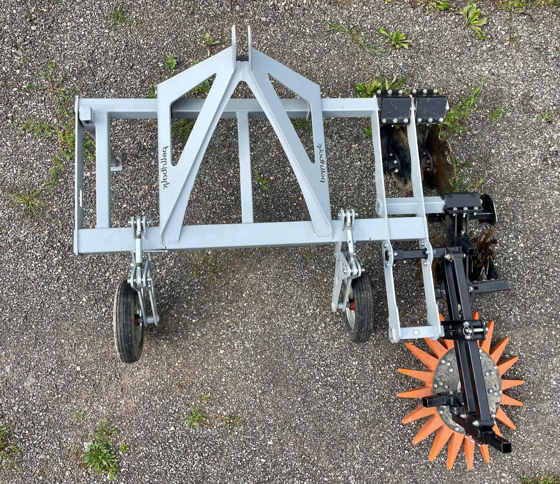 Berrypark Roll- und Fingerhacke / Orchard Weeder / Sarcleuse arboricole / Pielnik sadowniczy - Petani: gambar 4 Berrypark Roll- und Fingerhacke / Orchard Weeder / Sarcleuse arboricole / Pielnik sadowniczy - Petani: gambar 4