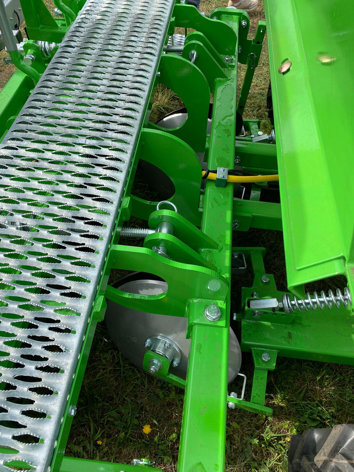 Bomet Kartoffelpflanzmaschine / Potato planter / Planteuse de pomme de terre / Piantapatate / Sadzarka ziemniaków - Mesin penanam kentang: gambar 5 Bomet Kartoffelpflanzmaschine / Potato planter / Planteuse de pomme de terre / Piantapatate / Sadzarka ziemniaków - Mesin penanam kentang: gambar 5