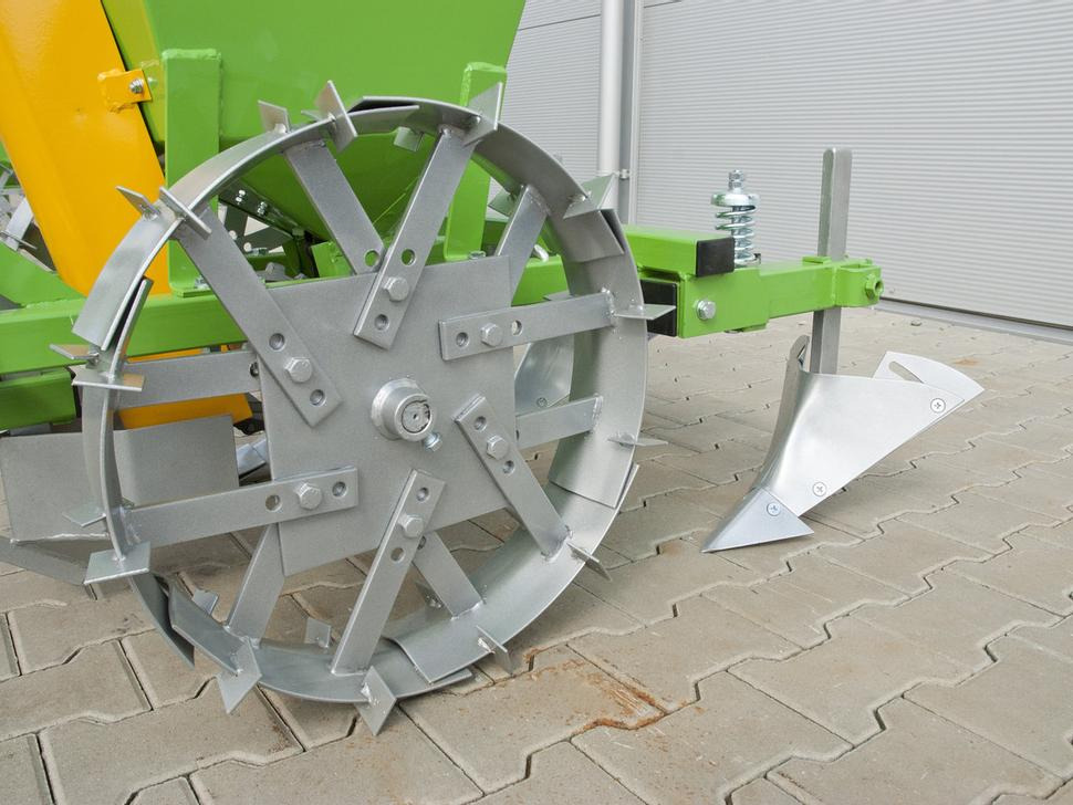 Bomet Kartoffelpflanzmaschine / Potato planter / Planteuse de pomme de terre / Piantapatate / Sadzarka ziemniaków - Mesin penanam kentang: gambar 3 Bomet Kartoffelpflanzmaschine / Potato planter / Planteuse de pomme de terre / Piantapatate / Sadzarka ziemniaków - Mesin penanam kentang: gambar 3