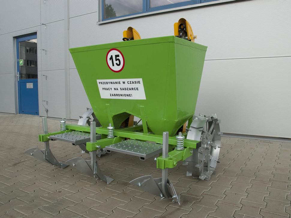 Bomet Kartoffelpflanzmaschine / Potato planter / Planteuse de pomme de terre / Piantapatate / Sadzarka ziemniaków - Mesin penanam kentang: gambar 2 Bomet Kartoffelpflanzmaschine / Potato planter / Planteuse de pomme de terre / Piantapatate / Sadzarka ziemniaków - Mesin penanam kentang: gambar 2