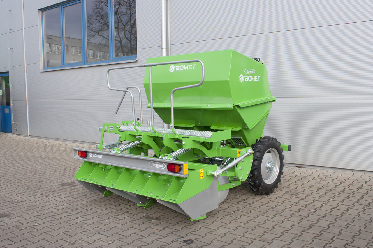 Bomet Kartoffelpflanzmaschine / Potato planter / Planteuse de pomme de terre / Piantapatate / Sadzarka ziemniaków - Mesin penanam kentang: gambar 3 Bomet Kartoffelpflanzmaschine / Potato planter / Planteuse de pomme de terre / Piantapatate / Sadzarka ziemniaków - Mesin penanam kentang: gambar 3