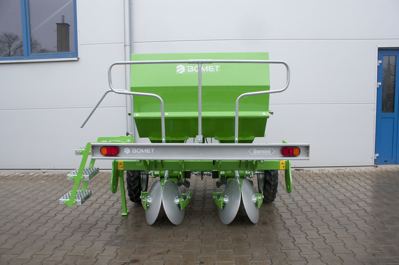 Bomet Kartoffelpflanzmaschine / Potato planter / Planteuse de pomme de terre / Piantapatate / Sadzarka ziemniaków - Mesin penanam kentang: gambar 5 Bomet Kartoffelpflanzmaschine / Potato planter / Planteuse de pomme de terre / Piantapatate / Sadzarka ziemniaków - Mesin penanam kentang: gambar 5