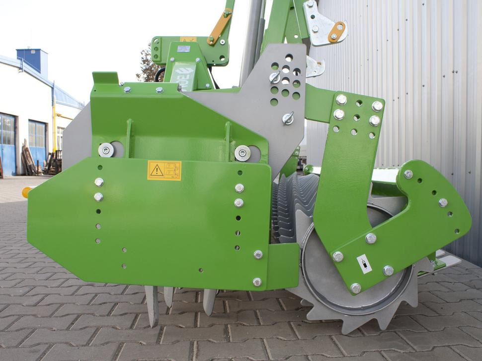 Bomet Kreiselegge / Power harrow / Herse rotative / Erpice rotante / Grada rotativa / Brona wirnikowa 3 m - Garu putar: gambar 4 Bomet Kreiselegge / Power harrow / Herse rotative / Erpice rotante / Grada rotativa / Brona wirnikowa 3 m - Garu putar: gambar 4