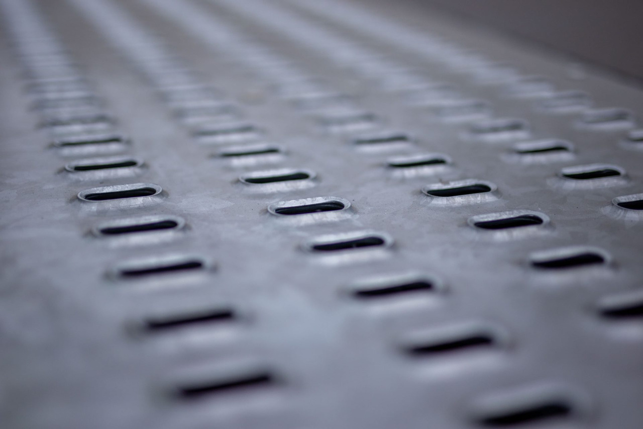 Cynkomet Plattformauflieger - Anhänger / Semi-trailer / Semi-remorque / Semirremolque plataforma / Semirimorchio con piattaforma / Naczepa platformowa 27 t - Semi-trailer flatbed: gambar 4 Cynkomet Plattformauflieger - Anhänger / Semi-trailer / Semi-remorque / Semirremolque plataforma / Semirimorchio con piattaforma / Naczepa platformowa 27 t - Semi-trailer flatbed: gambar 4