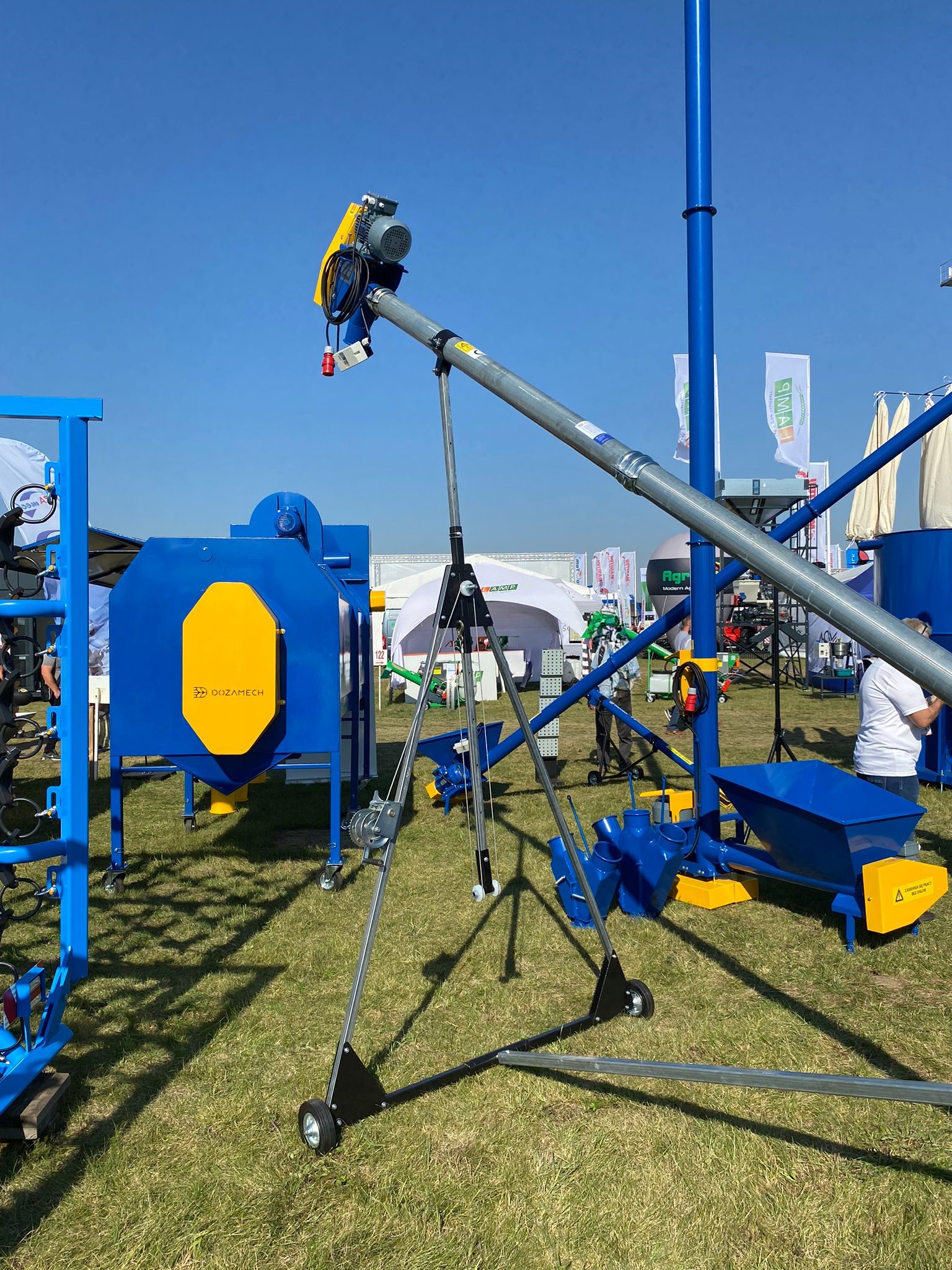 Dozamech Förderschnecke / Screw conveyor / Convoyeur a vis / Transportador de tornillo / Trasportatore a coclea / Шнековый конвейер / Przenośnik ślimakowy T-403 - Konveyor: gambar 1 Dozamech Förderschnecke / Screw conveyor / Convoyeur a vis / Transportador de tornillo / Trasportatore a coclea / Шнековый конвейер / Przenośnik ślimakowy T-403 - Konveyor: gambar 1