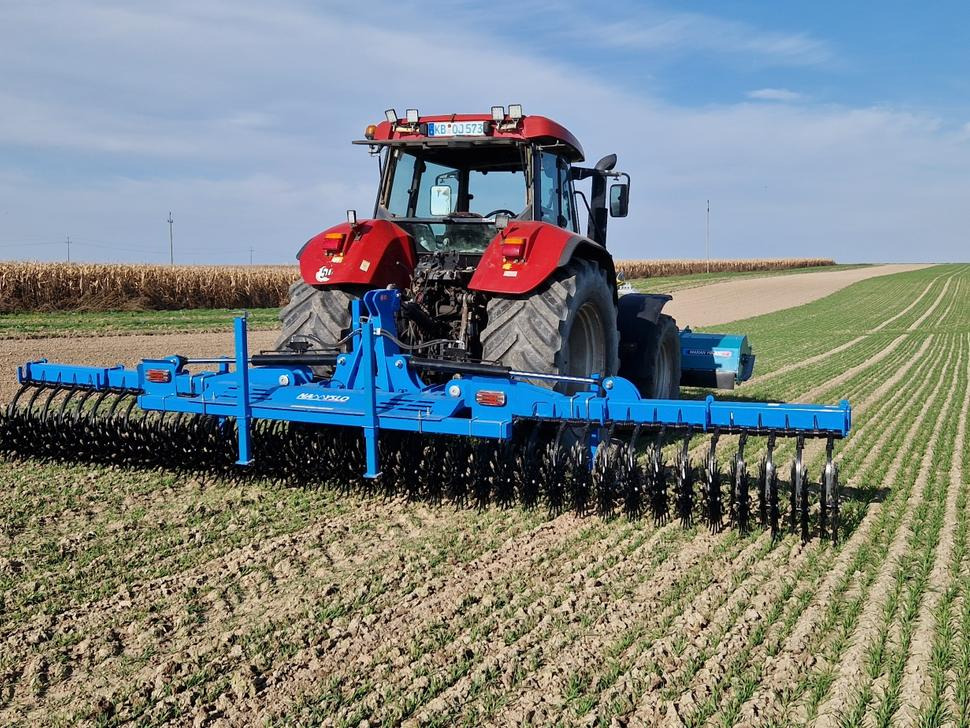 Namysło Rotorstriegel / Rotary hoe / Houe rotative / Ротационная борона / Brona wirnikowa / Pielnik 6,6 m - Petani: gambar 2 Namysło Rotorstriegel / Rotary hoe / Houe rotative / Ротационная борона / Brona wirnikowa / Pielnik 6,6 m - Petani: gambar 2