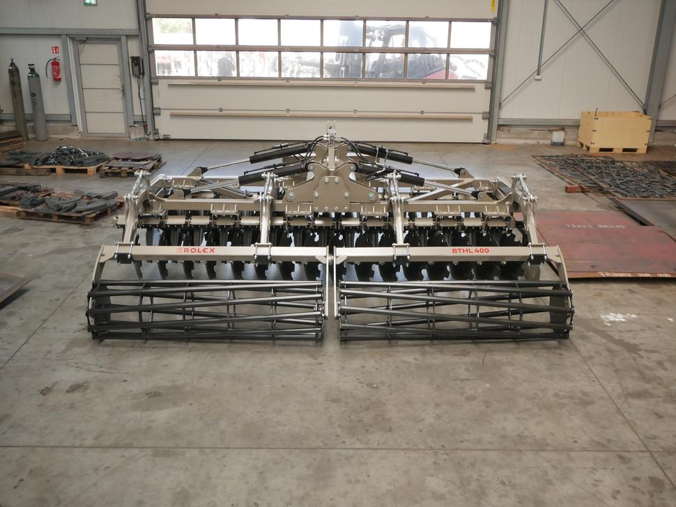 ROLEX Hydraulische Scheibenegge / Hydraulic discs harrow / Dechaumeur à disques / Erpice a dischi / Гидравлическая дисковая борона / Brona talerzowa hydraulicznie składana lekka 4 m - Garu cakram: gambar 4 ROLEX Hydraulische Scheibenegge / Hydraulic discs harrow / Dechaumeur à disques / Erpice a dischi / Гидравлическая дисковая борона / Brona talerzowa hydraulicznie składana lekka 4 m - Garu cakram: gambar 4