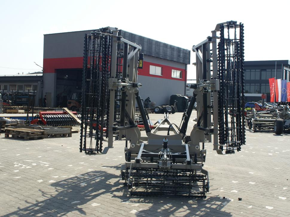 ROLEX Saatbettkombination / Hydraulically cultivator / Vibroculteur / Aggregato di coltivazione / Почвообрабатывающий гидравлический складывающийся агрегат / Agregat uprawowy hydraulicznie składany - Petani: gambar 4 ROLEX Saatbettkombination / Hydraulically cultivator / Vibroculteur / Aggregato di coltivazione / Почвообрабатывающий гидравлический складывающийся агрегат / Agregat uprawowy hydraulicznie składany - Petani: gambar 4