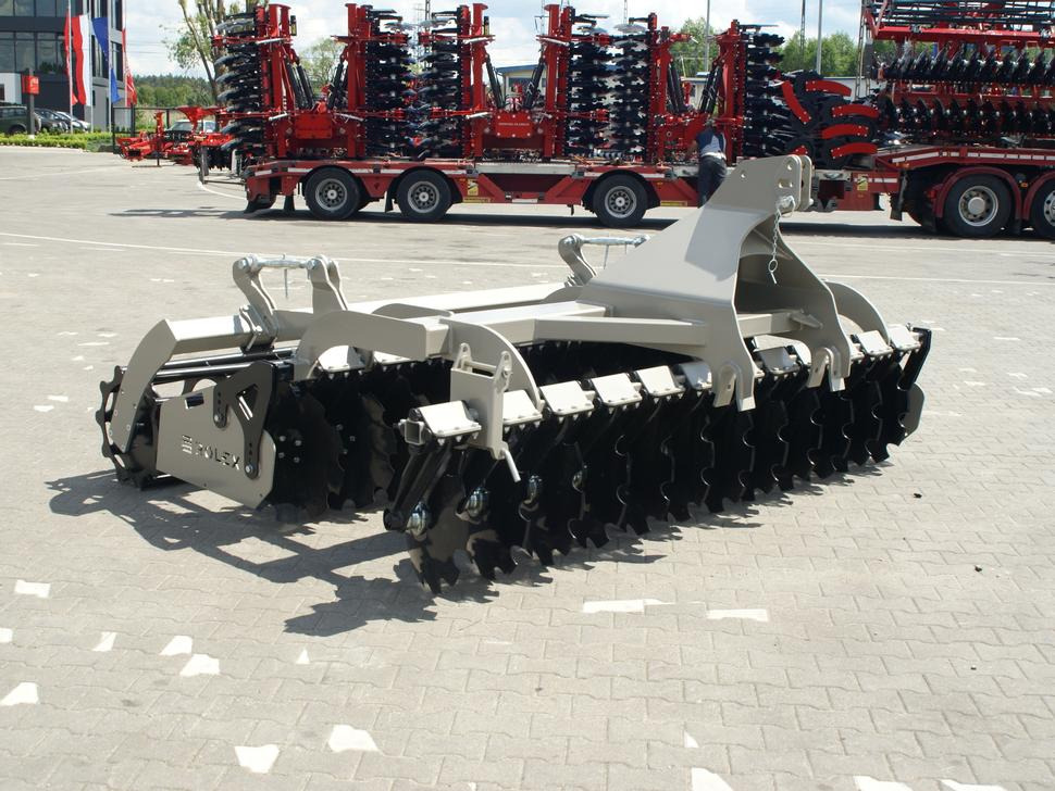 ROLEX Scheibenegge / Disc harrow / Dechaumeur à disques / Erpice a dischi / Дисковая борона / Brona talerzowa 3 m - Garu cakram: gambar 5 ROLEX Scheibenegge / Disc harrow / Dechaumeur à disques / Erpice a dischi / Дисковая борона / Brona talerzowa 3 m - Garu cakram: gambar 5