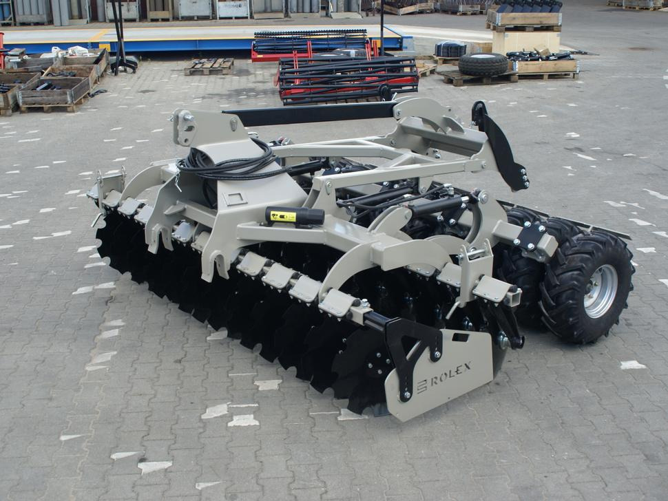 ROLEX Scheibenegge / Disc harrow with hydropack and tire roller / Dechaumeur à disques / Erpice a dischi / Дисковая борона с гидропаком и колёсным катком / Agregat talerzowy uprawowy z hydropackiem i - Garu cakram: gambar 1 ROLEX Scheibenegge / Disc harrow with hydropack and tire roller / Dechaumeur à disques / Erpice a dischi / Дисковая борона с гидропаком и колёсным катком / Agregat talerzowy uprawowy z hydropackiem i - Garu cakram: gambar 1