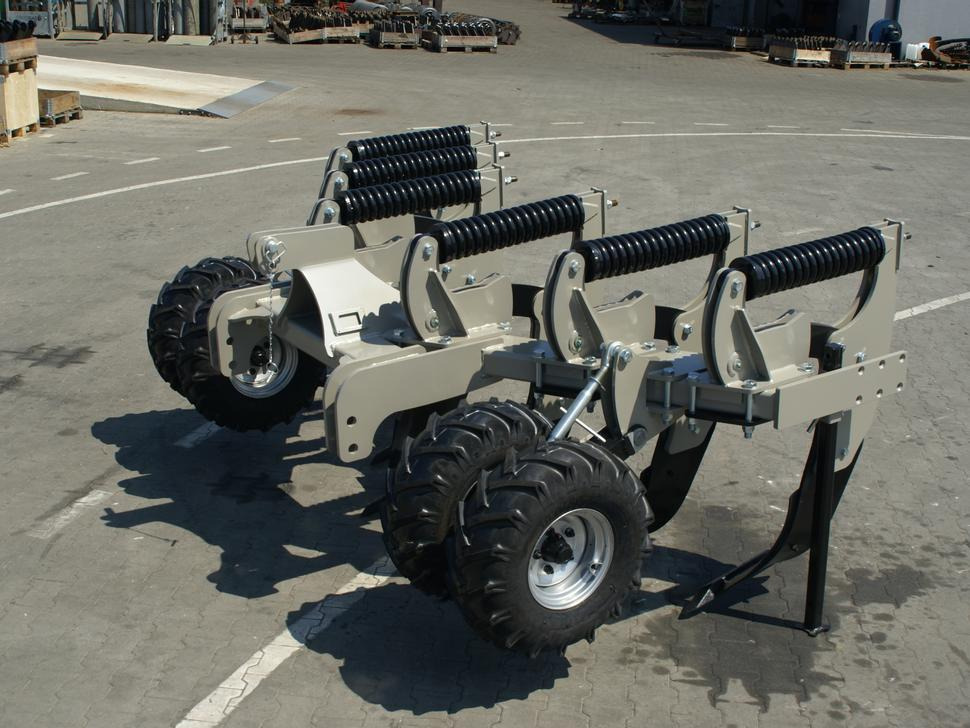 ROLEX Tiefenlockerer / Subsoiler / Décompacteur / Dissodatori / Subsolador / Глубокорыхлитель / Głębosz typ V 3 m - Bajak subsoil: gambar 2 ROLEX Tiefenlockerer / Subsoiler / Décompacteur / Dissodatori / Subsolador / Глубокорыхлитель / Głębosz typ V 3 m - Bajak subsoil: gambar 2