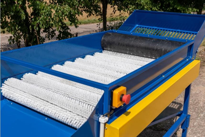 ROLMET Bürstenmaschine / Potato brush cleaner / Nettoyeuse à brosse / Pulitore a spazzole / Очиститель / Czyszczarka szczotkowa - Mesin budidaya kentang: gambar 5 ROLMET Bürstenmaschine / Potato brush cleaner / Nettoyeuse à brosse / Pulitore a spazzole / Очиститель / Czyszczarka szczotkowa - Mesin budidaya kentang: gambar 5