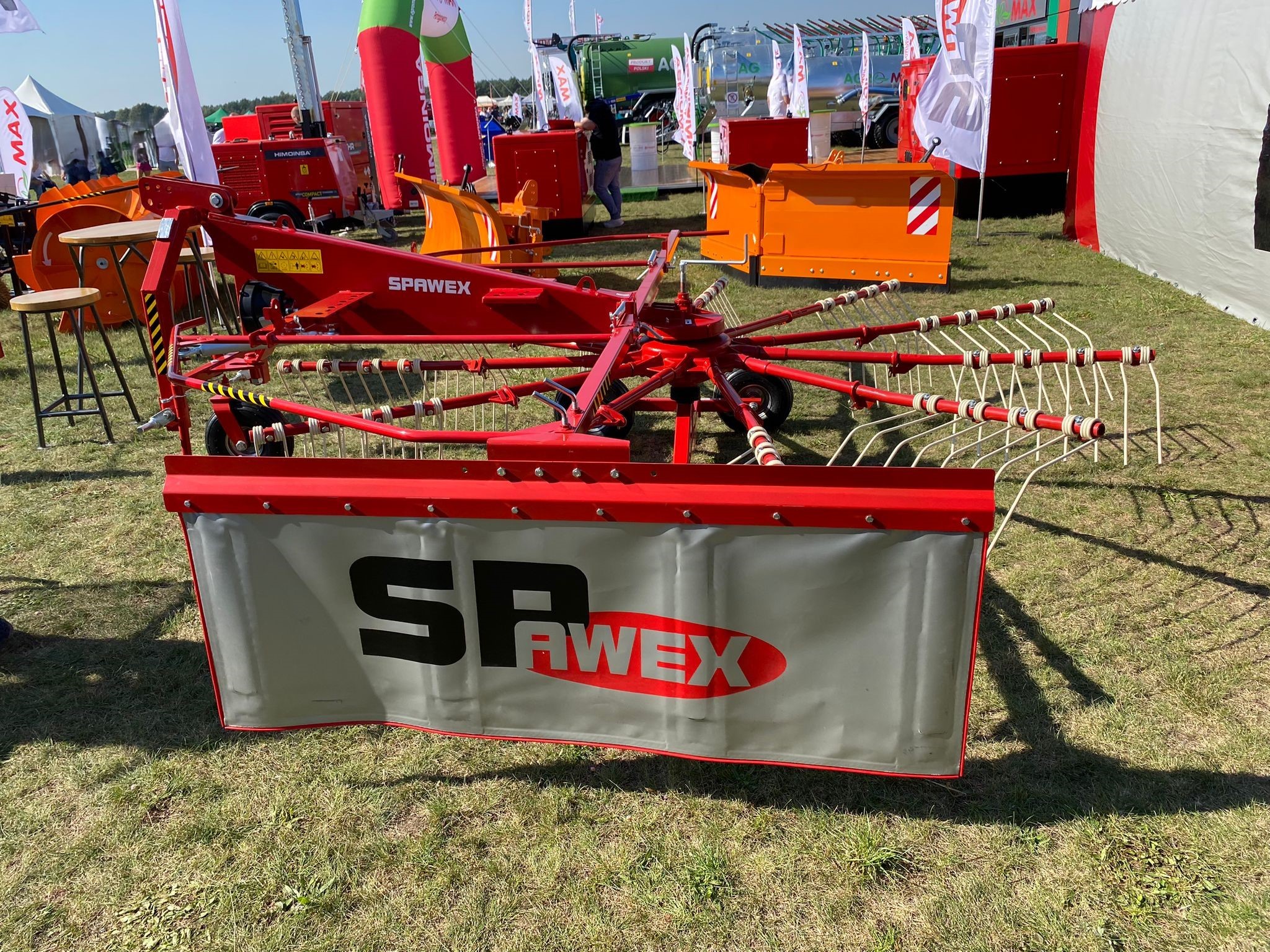 Spawex Kreiselschwader / Rake / Andaineur / Rastrillo / Rastrello / Zgrabiarka 4,5 m - Tedder/ Menyapu: gambar 4 Spawex Kreiselschwader / Rake / Andaineur / Rastrillo / Rastrello / Zgrabiarka 4,5 m - Tedder/ Menyapu: gambar 4
