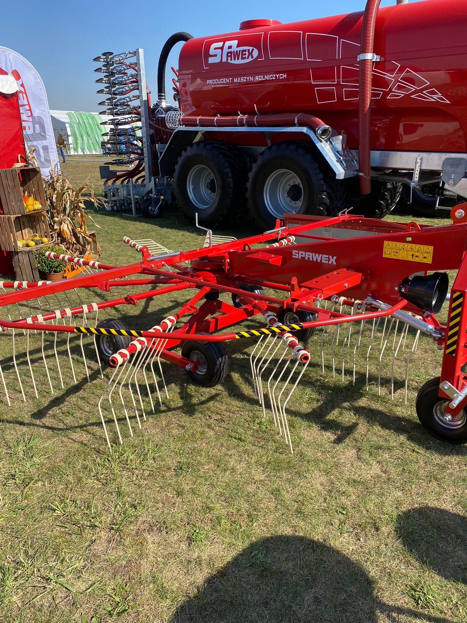 Spawex Kreiselschwader / Rake / Andaineur / Rastrillo / Rastrello / Zgrabiarka 4,5 m - Tedder/ Menyapu: gambar 5 Spawex Kreiselschwader / Rake / Andaineur / Rastrillo / Rastrello / Zgrabiarka 4,5 m - Tedder/ Menyapu: gambar 5