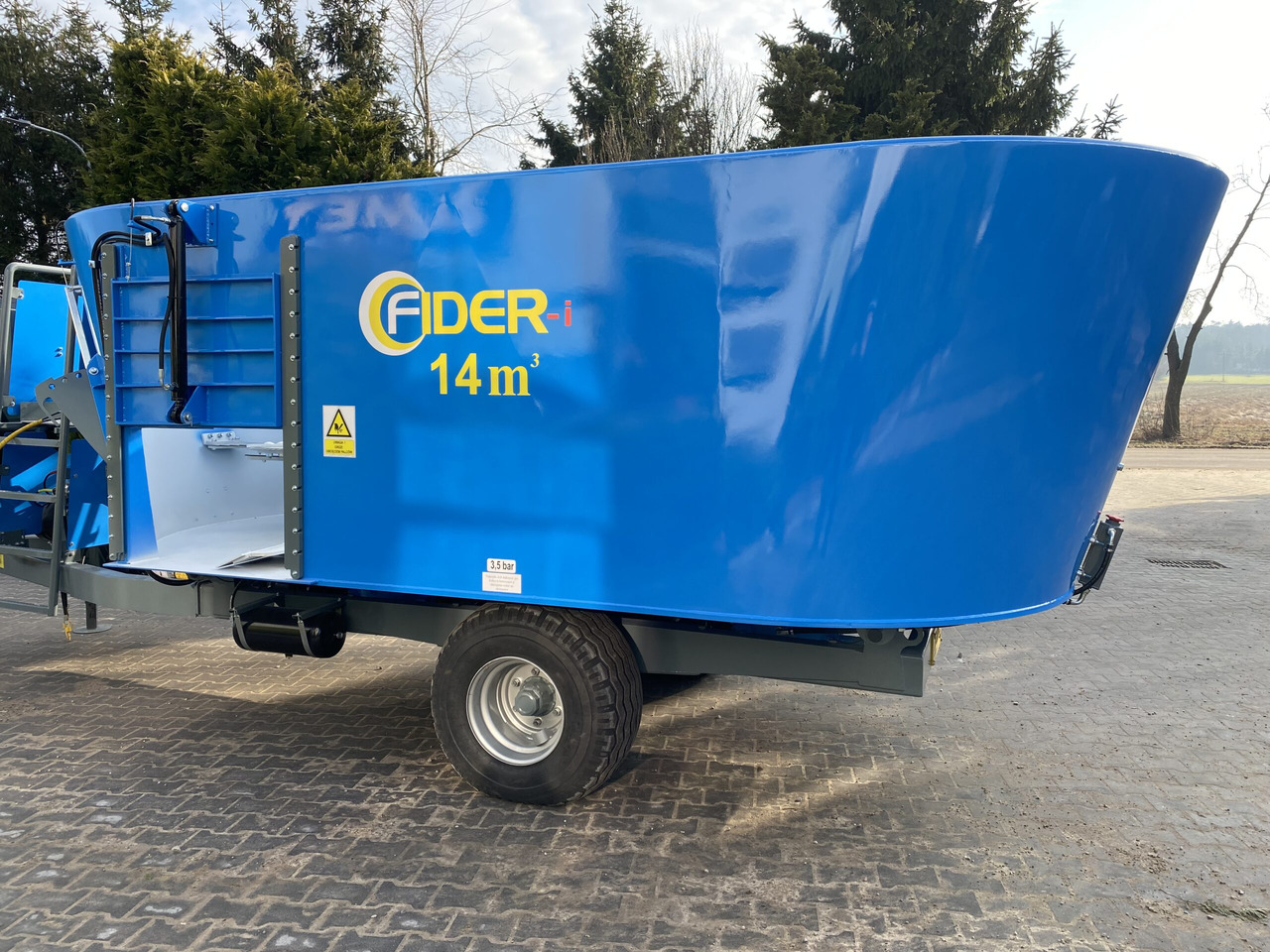 ZAMET Futtermischwagen / Feed mixer / Melangeuse / Carro miscelatore / Vagoneta 2 sinfines / Кормораздатчик 2 шнека / Wóz paszowy 14 m3 - Mixer-pengumpan: gambar 3 ZAMET Futtermischwagen / Feed mixer / Melangeuse / Carro miscelatore / Vagoneta 2 sinfines / Кормораздатчик 2 шнека / Wóz paszowy 14 m3 - Mixer-pengumpan: gambar 3