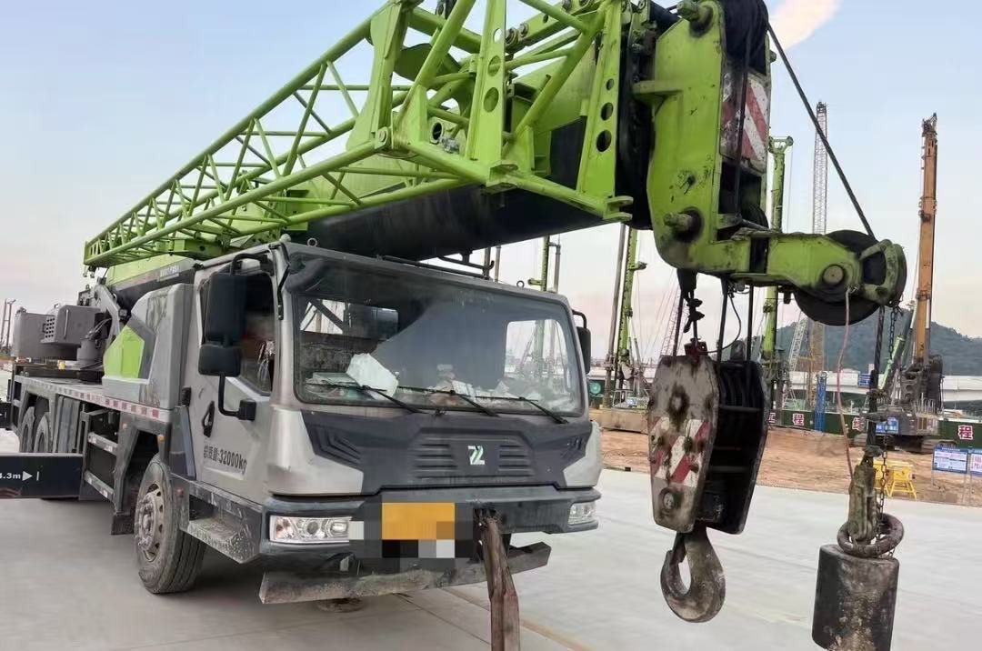 ZOOMLION ZTC300V - Derek bergerak: gambar 1 ZOOMLION ZTC300V - Derek bergerak: gambar 1