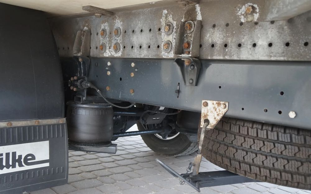 Truk berpendingin Iveco DAILY 70c17 CHŁODNIA 5 m Thermo king V-500 MAX Wzorowy Stan: gambar 8