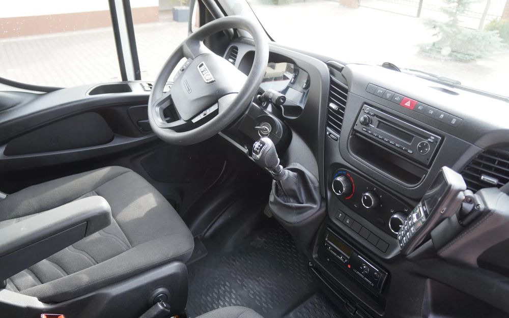Truk berpendingin Iveco DAILY 70c17 CHŁODNIA 5 m Thermo king V-500 MAX Wzorowy Stan: gambar 19