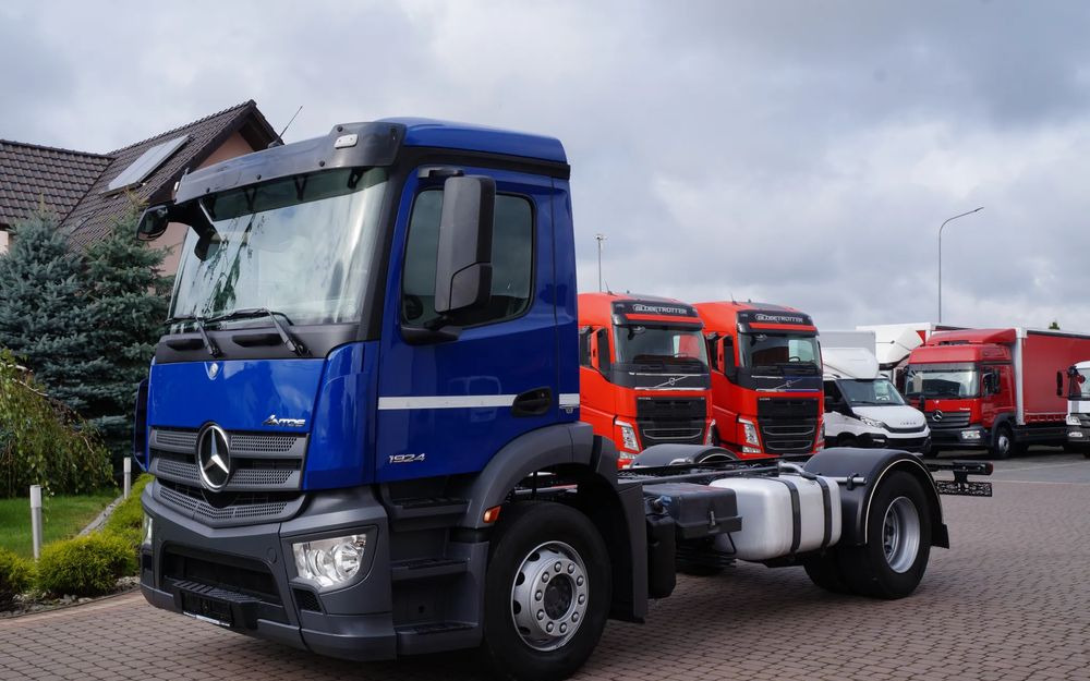 Mercedes-Benz ANTOS 1824 ACTROS EURO 6 RAMA DO ZABUDOWY ROZSTAW OSI 3.80M ANTOS 1830 1827 - Truk sasis: gambar 1 Mercedes-Benz ANTOS 1824 ACTROS EURO 6 RAMA DO ZABUDOWY ROZSTAW OSI 3.80M ANTOS 1830 1827 - Truk sasis: gambar 1