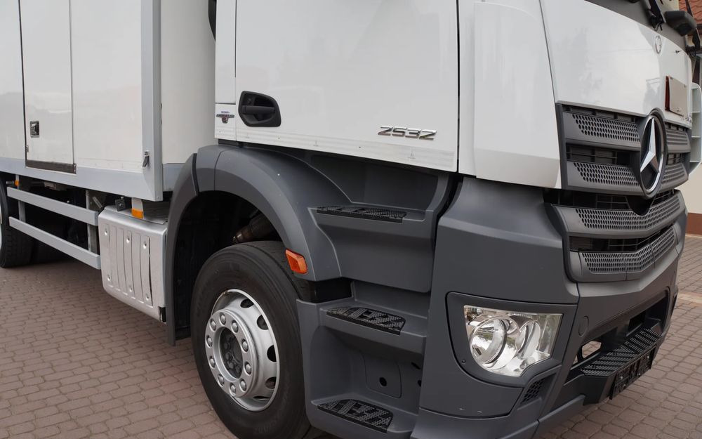 Mercedes-Benz ANTOS 2632 6x2 EURO 6 KONTENER 21 PALET ŁAD. 15.000 KG WINDA WEBASTO - Truk box: gambar 4 Mercedes-Benz ANTOS 2632 6x2 EURO 6 KONTENER 21 PALET ŁAD. 15.000 KG WINDA WEBASTO - Truk box: gambar 4