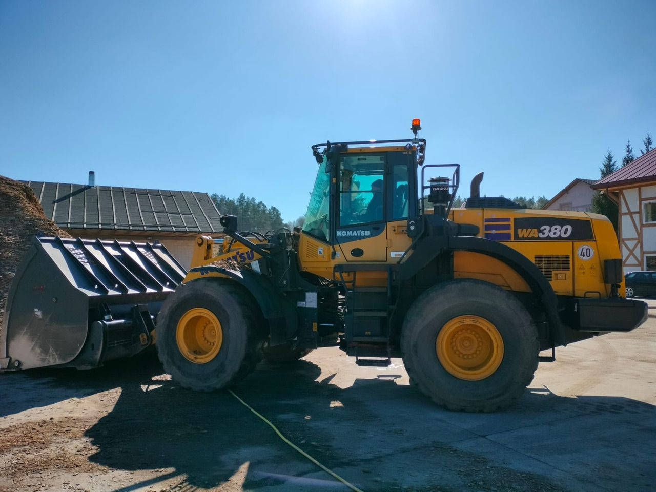 KOMATSU WA380 - Wheel loader: gambar 1 KOMATSU WA380 - Wheel loader: gambar 1