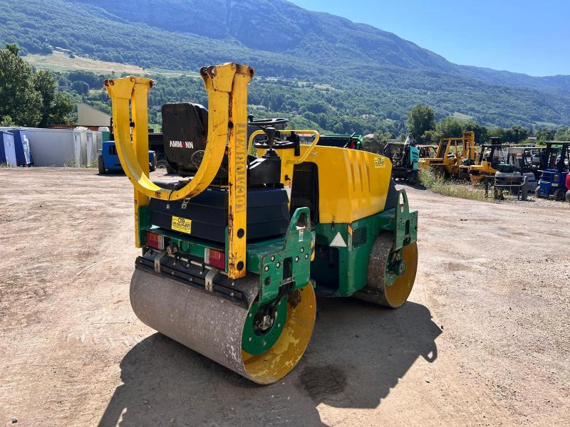 Ammann AV26-2 COMPACTEUR ROULEAU TANDEM VIBRANT ARTICULÉ - Roller jalan: gambar 5 Ammann AV26-2 COMPACTEUR ROULEAU TANDEM VIBRANT ARTICULÉ - Roller jalan: gambar 5