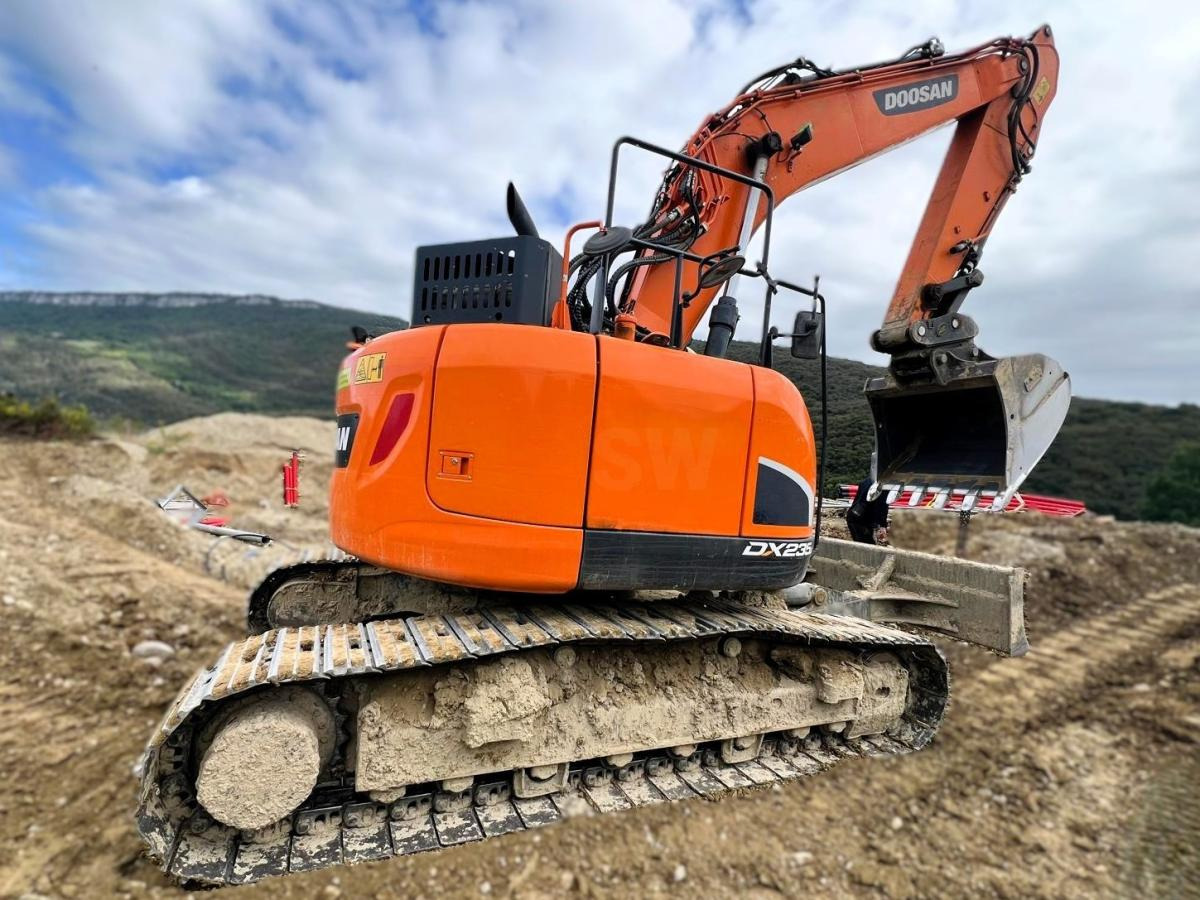 Doosan DX235 LCR-5 PELLE A CHENILLES 26T - Ekskavator perayap: gambar 4 Doosan DX235 LCR-5 PELLE A CHENILLES 26T - Ekskavator perayap: gambar 4