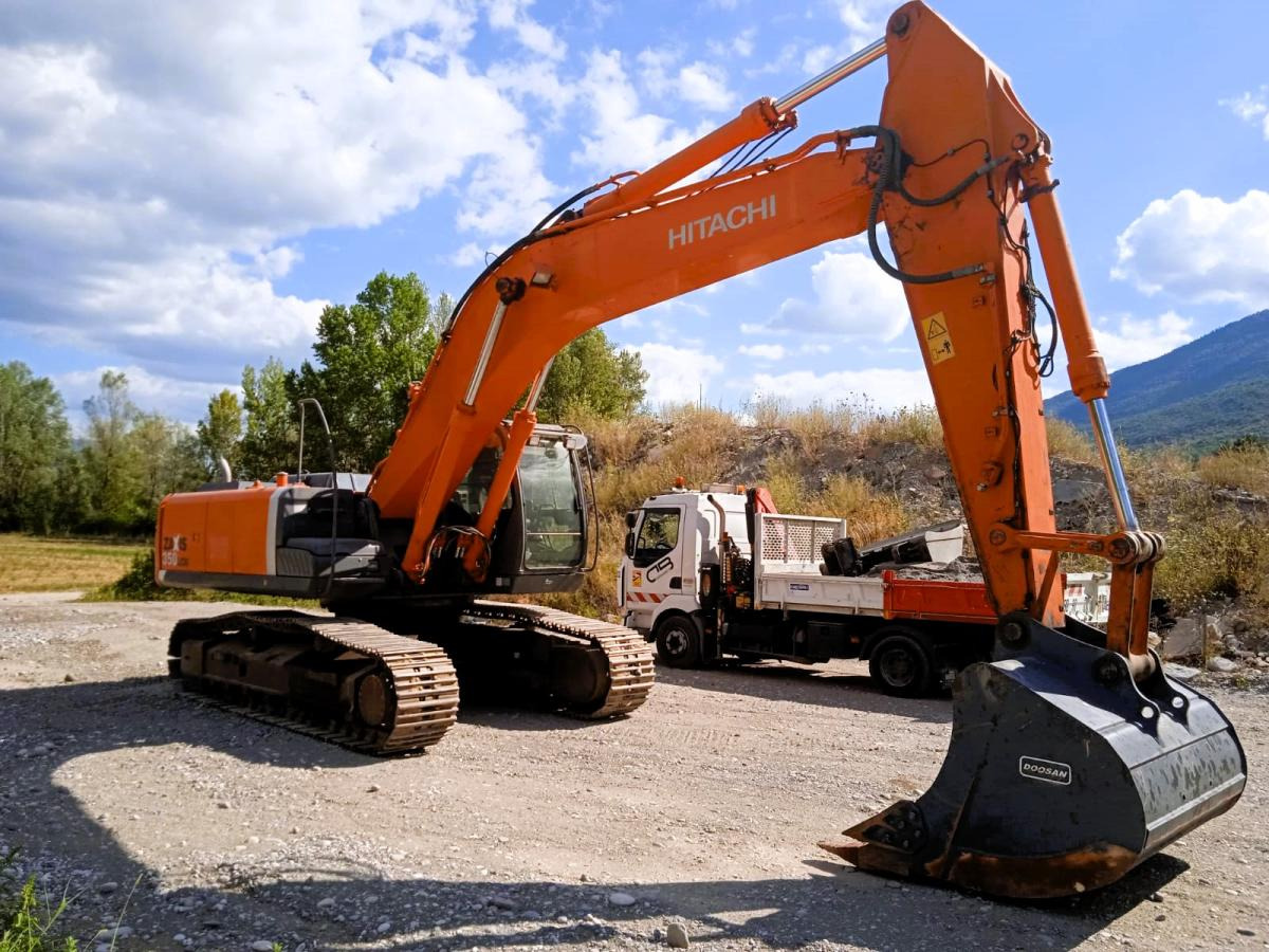 HITACHI PELLE ZX 350 LCN-3 35T - Ekskavator perayap: gambar 4 HITACHI PELLE ZX 350 LCN-3 35T - Ekskavator perayap: gambar 4