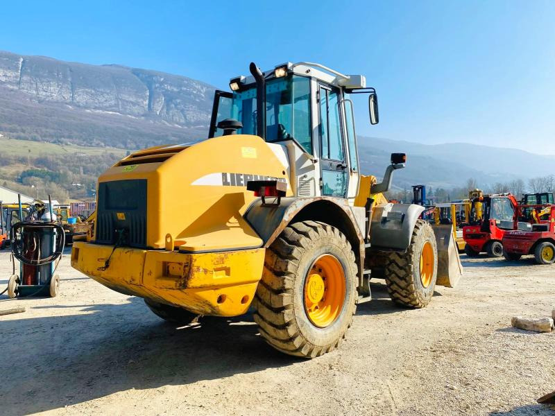 LIEBHERR Chargeuse L524 10T - Wheel loader: gambar 4 LIEBHERR Chargeuse L524 10T - Wheel loader: gambar 4