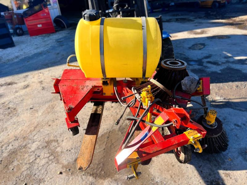 RABAUD CHAMPION BALAYEUSE ALIGNEUSE AVEC BALAIS LATERAL - Sapu: gambar 3 RABAUD CHAMPION BALAYEUSE ALIGNEUSE AVEC BALAIS LATERAL - Sapu: gambar 3