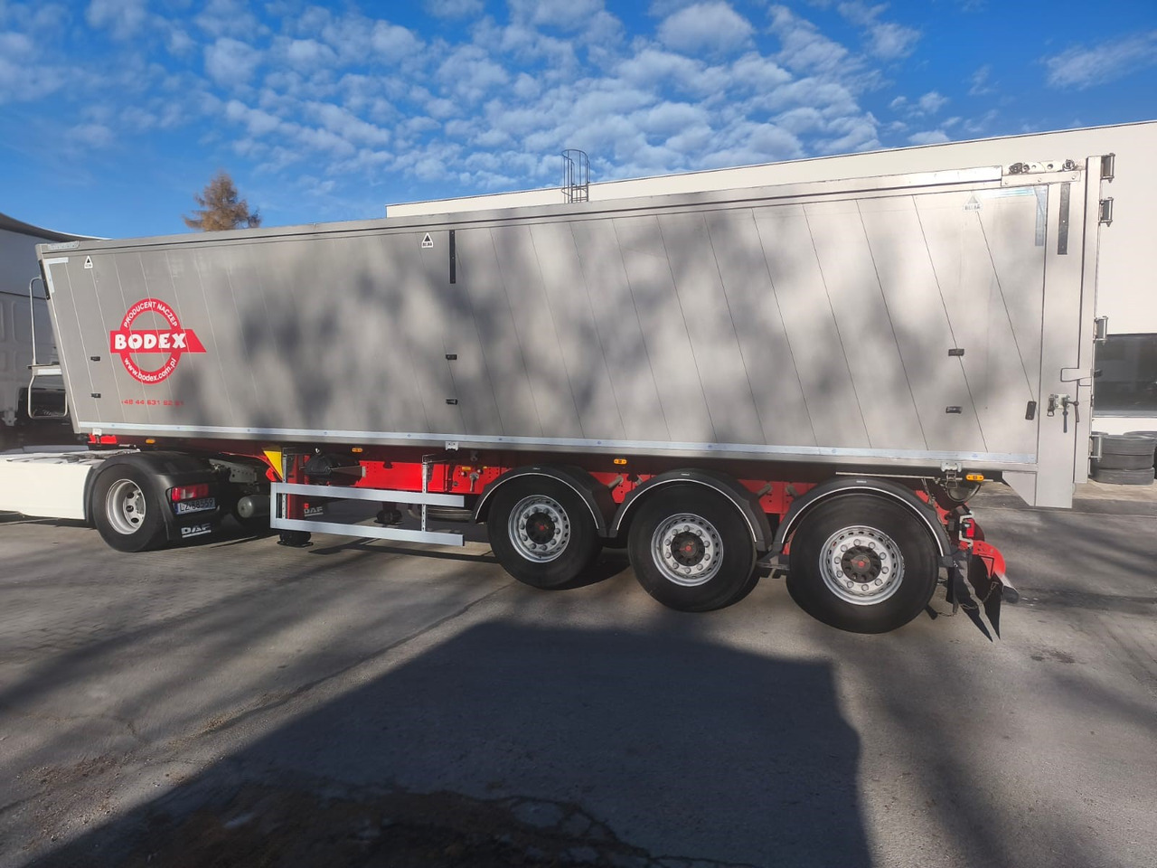 BODEX KIS3B KIS3WA - Semi-trailer jungkit: gambar 3 BODEX KIS3B KIS3WA - Semi-trailer jungkit: gambar 3