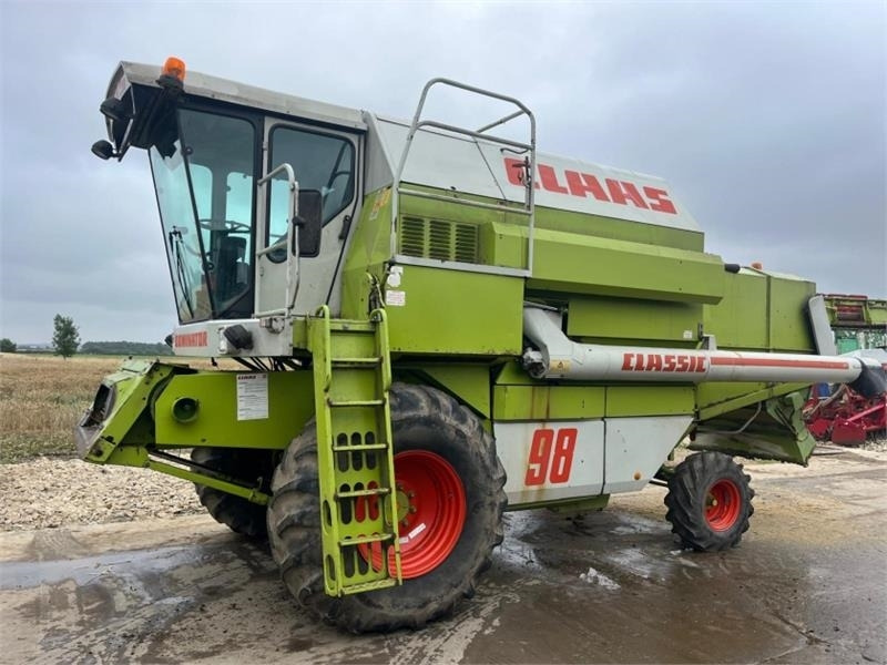 Claas Dominator Classic 98 c/w C450 Header - Lampiran pemanen: gambar 1 Claas Dominator Classic 98 c/w C450 Header - Lampiran pemanen: gambar 1